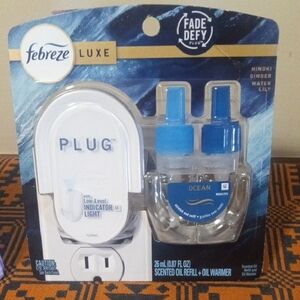 Febreze Luxe Plug-In Oil Warmer with Ocean Scent - White and Blue
